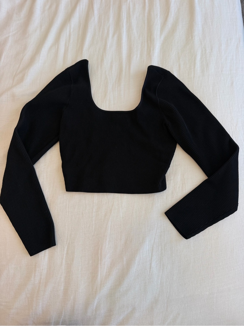 Aritzia Babaton Square Neck Ribbed Long Sleeve Crop Top